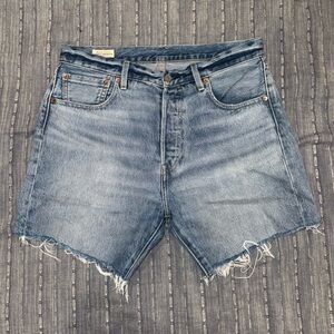 Men’s Levi 501 Shorts - Size 33